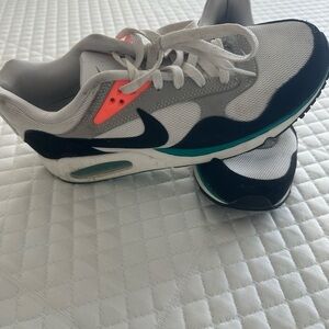 Women’s Nike Air Max 9.5